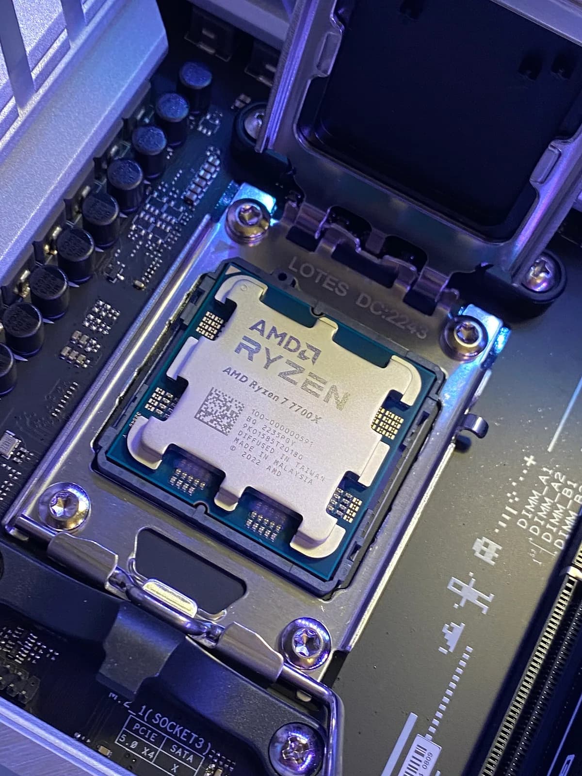 AMD Ryzen 7 7700X