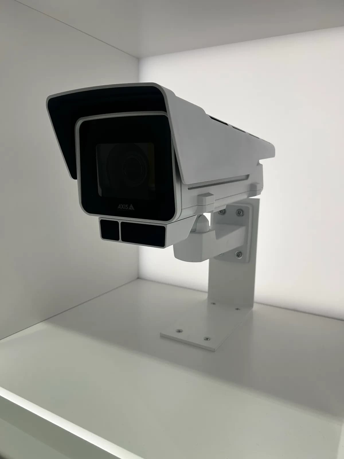 AXIS P1388-LE Box Camera