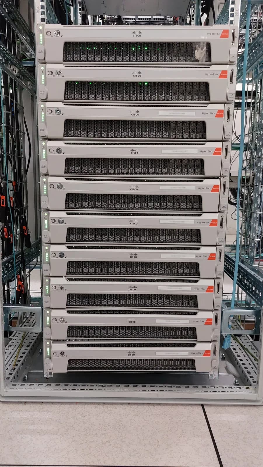 Cisco HyperFlex HXAF240c M5 All-Flash Node