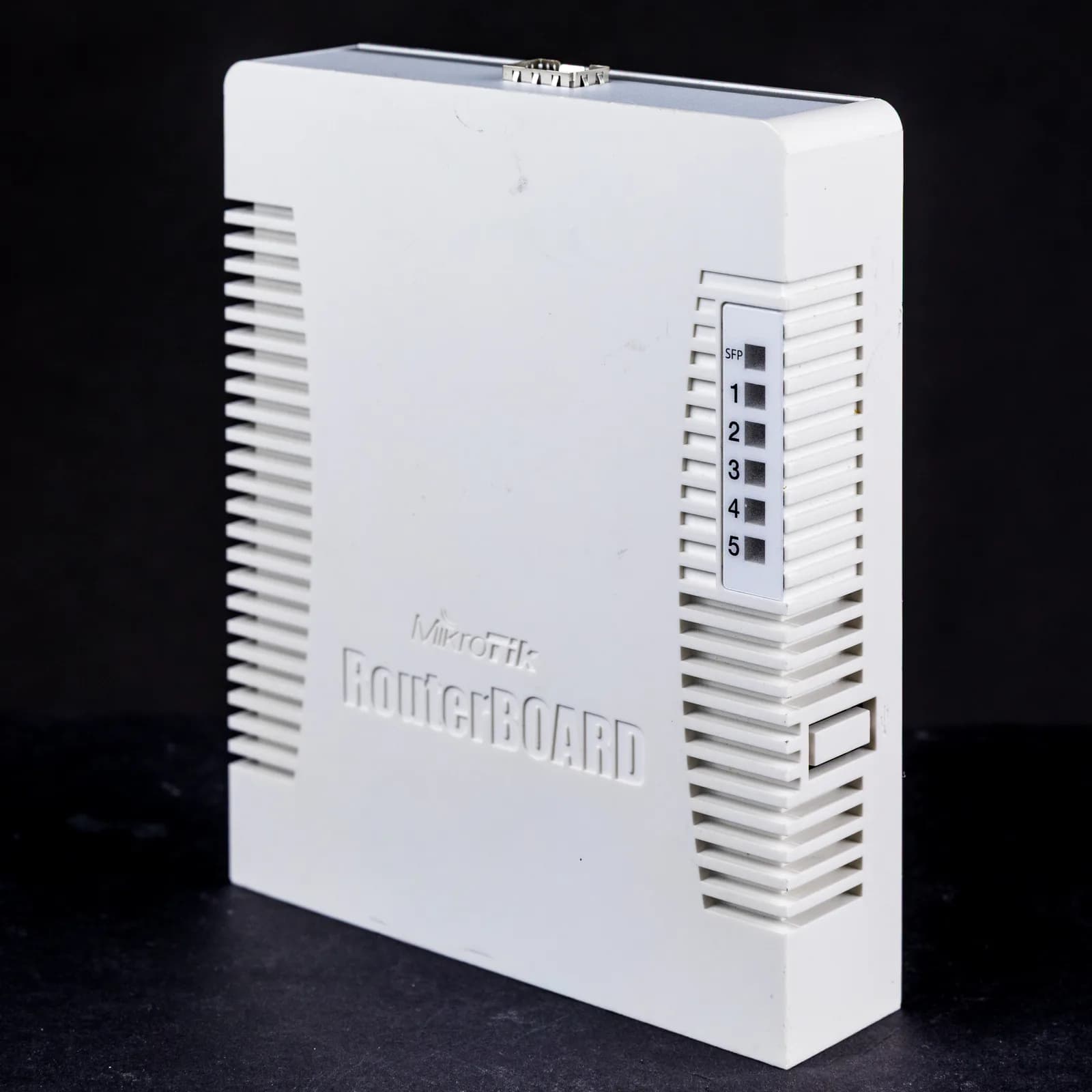 MikroTik CSS106-5G-1S (RB260GS)