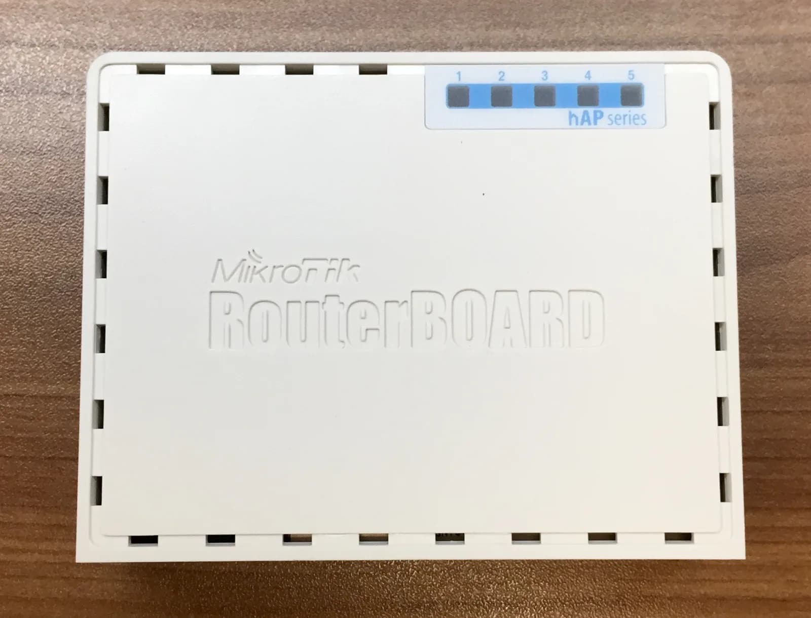 MikroTik hAP (RB951Ui-2nD)