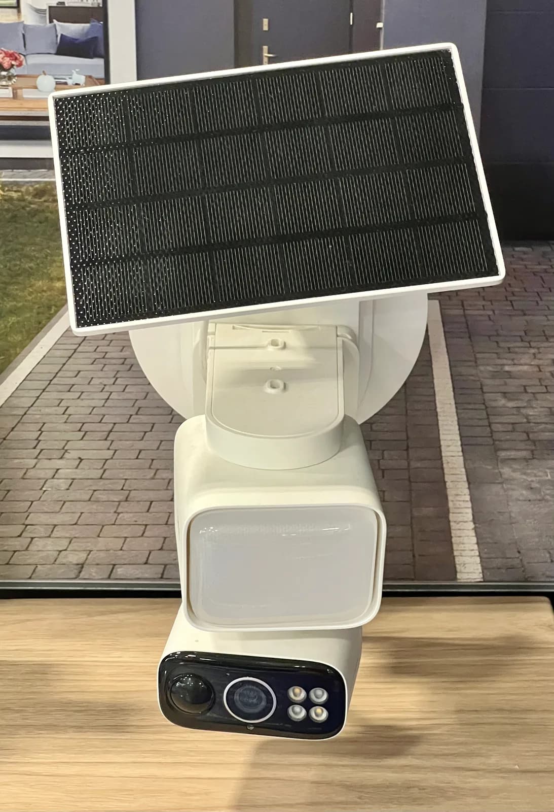 TP-Link Tapo Wire-Free Pan/Tilt Floodlight Camera with Solar Panel